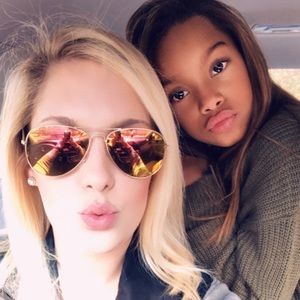 Meet your Posher, Afton